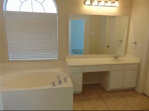 1120 Mission Ln in Lantana, TX - Foto de edificio - Building Photo