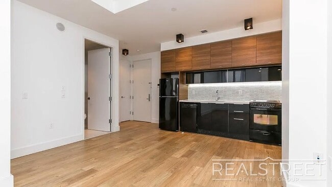 Modern 2 bedroom - Awesome design and architecture. in Brooklyn, NY - Building Photo - Building Photo