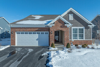 Liberty Green by Pulte Homes in Bolingbrook, IL - Foto de edificio - Building Photo