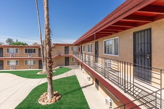 Oakridge Apartments in Antioch, CA - Foto de edificio - Building Photo