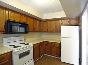 Cedar Mill Apartments & Townhouses in Memphis, TN - Building Photo - Interior Photo