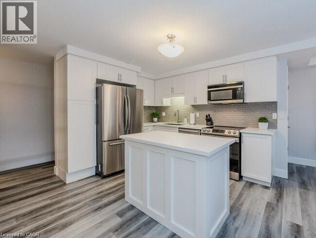 237 Rachel Crescent in Kitchener, ON - Building Photo - Building Photo