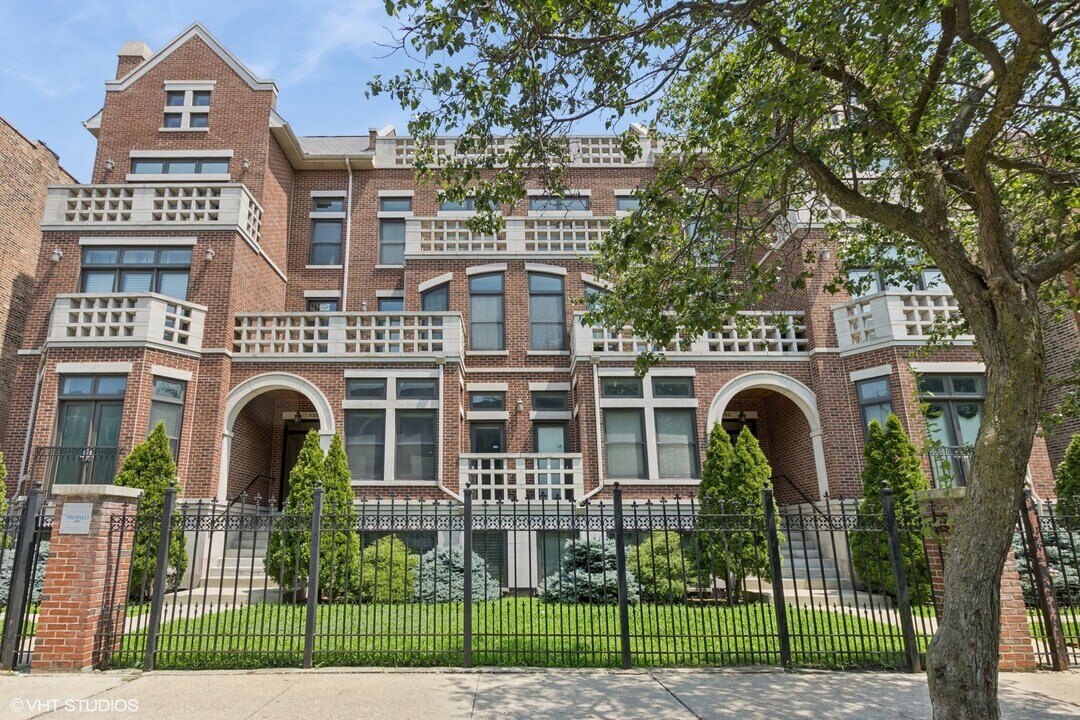 4351 S Lake Park Ave in Chicago, IL - Building Photo