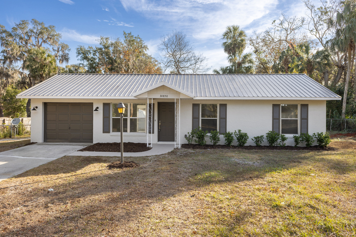 30850 Cherokee Ave in Leesburg, FL - Building Photo