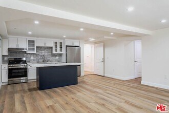 4422 Melbourne Ave in Los Angeles, CA - Foto de edificio - Building Photo