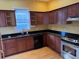 10 Pearl St, Unit 1 in Somerville, MA - Building Photo