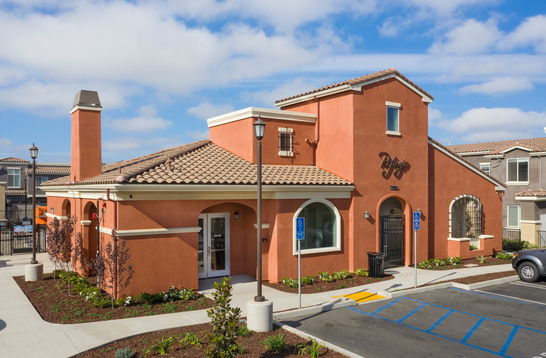 Refugio in Santa Maria, CA - Foto de edificio