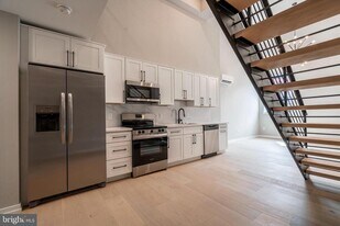 719 Dickinson St in Philadelphia, PA - Building Photo