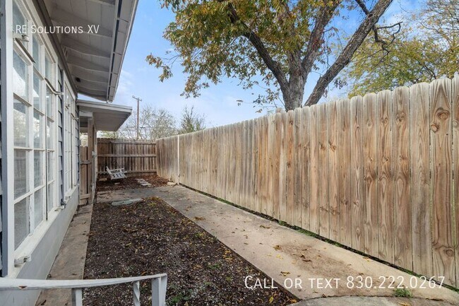 311 Karen Ln in San Antonio, TX - Building Photo - Building Photo