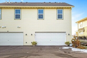 1010 Van White Memorial Blvd in Minneapolis, MN - Foto de edificio - Building Photo