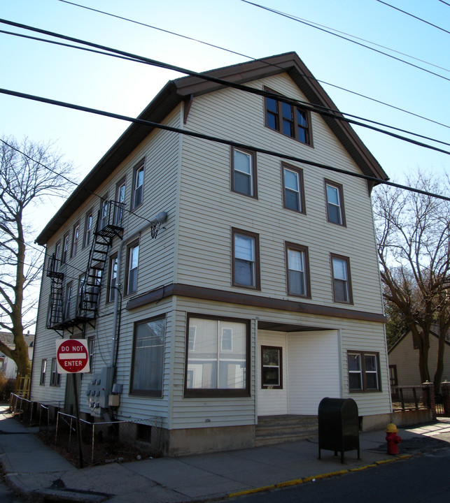 169 Grove St in Meriden, CT - Foto de edificio