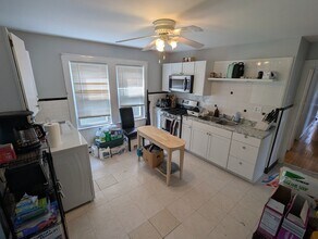 376 Fellsway W in Medford, MA - Building Photo - Building Photo