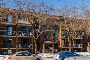 425 16E Av Apartments