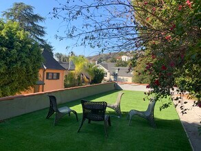 1954 Hillcrest Rd, Unit 8 in Los Angeles, CA - Building Photo - Building Photo