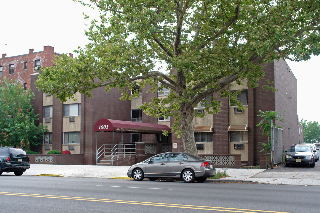 The Elite Condominium in North Bergen, NJ - Foto de edificio