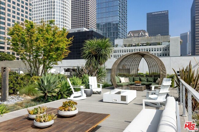 705 W 9th St in Los Angeles, CA - Foto de edificio - Building Photo