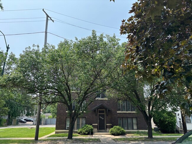 209 N Center St in Joliet, IL - Building Photo - Building Photo