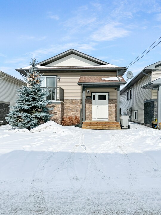 9915-99109 109 Ave in Grande Prairie, AB - Building Photo