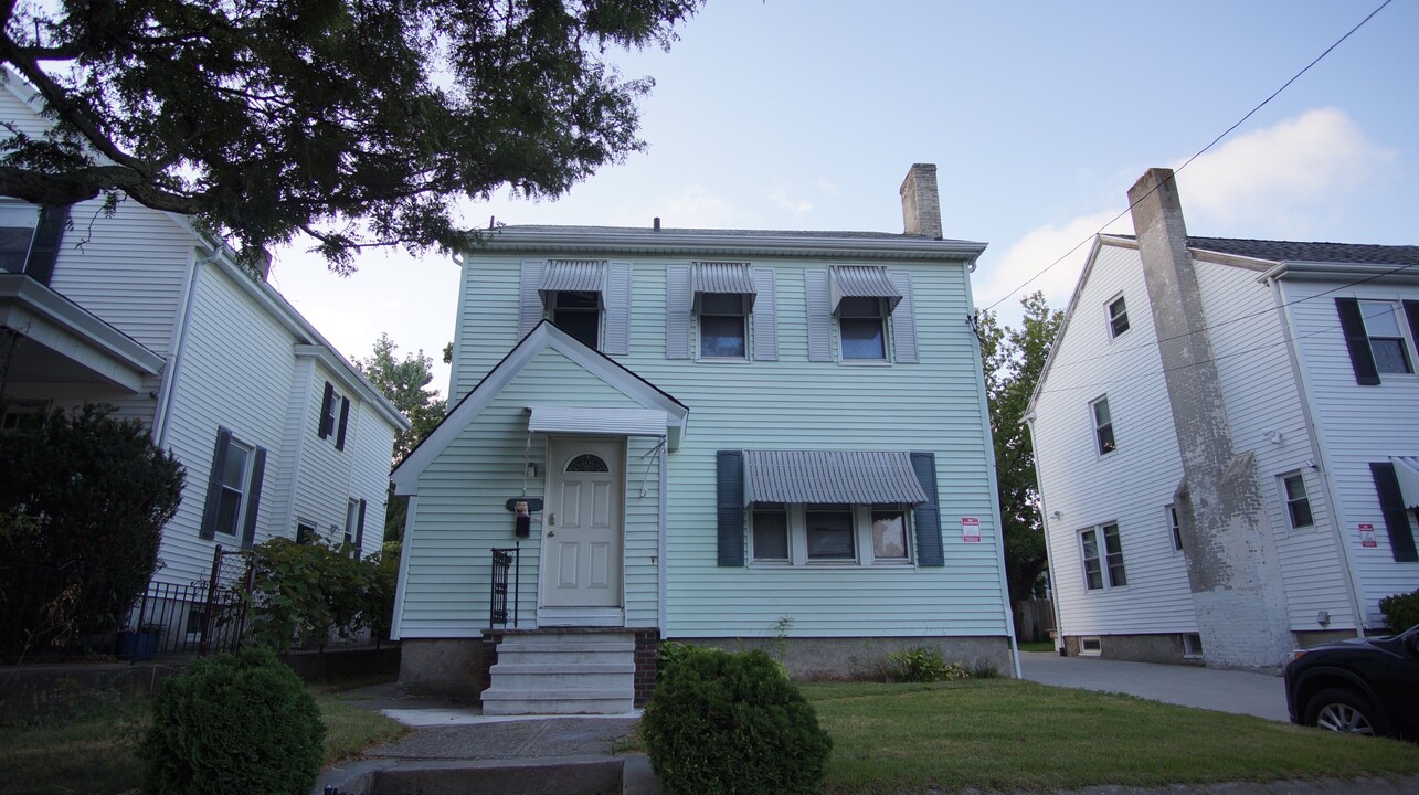 141 Massachusetts Ave in Providence, RI - Foto de edificio