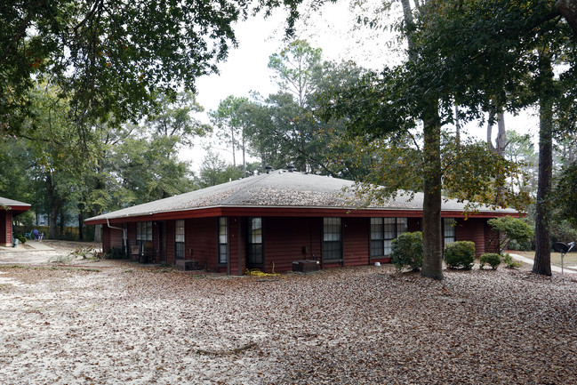 Sugarwood Apartments in Milton, FL - Building Photo - Building Photo