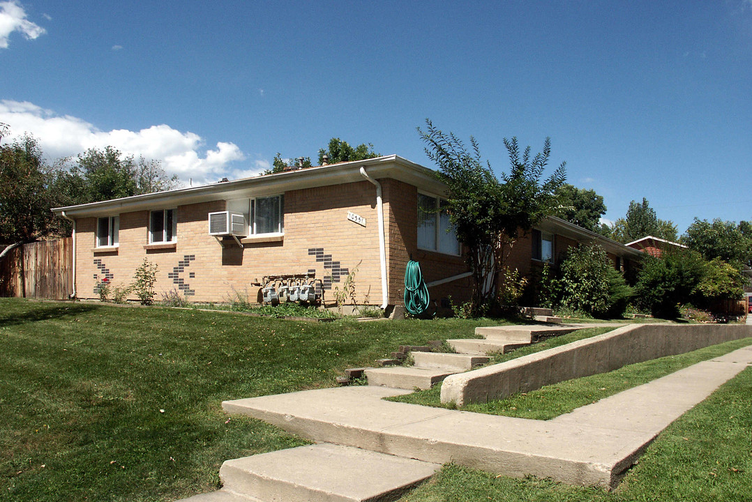 10351 W 59th Ave in Arvada, CO - Building Photo