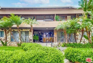 1275 Havenhurst Dr in West Hollywood, CA - Foto de edificio - Building Photo