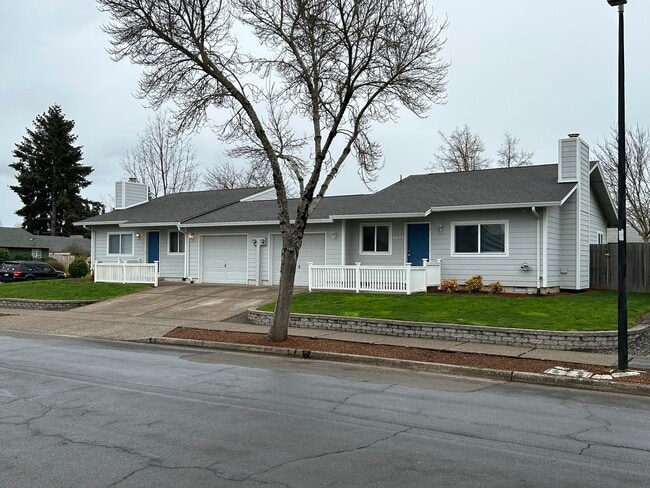 4695 Marshall Ave in Eugene, OR - Building Photo - Building Photo