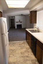 137 Alamos Ave in Clovis, CA - Building Photo - Building Photo
