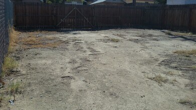 323 A St in Taft, CA - Building Photo - Building Photo