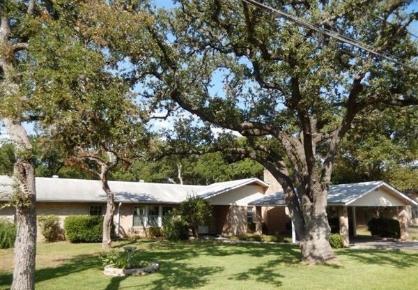 106 Suttles Ave in San Marcos, TX - Building Photo
