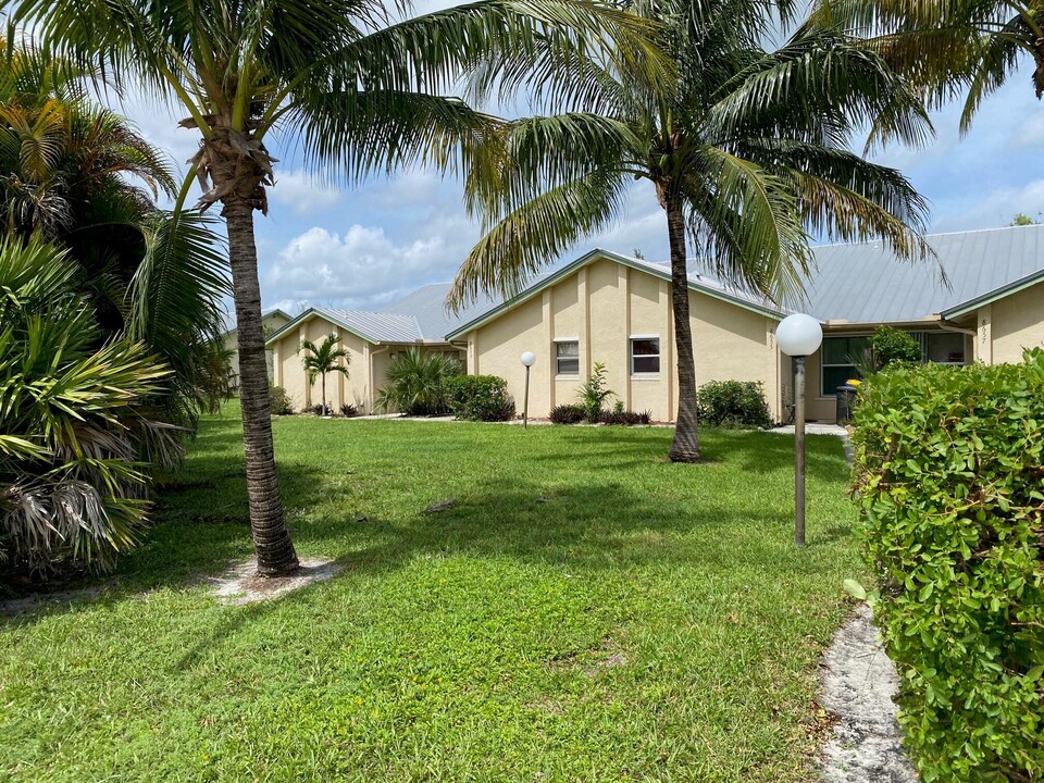 8653 SE Hobe Ridge Ave in Hobe Sound, FL - Building Photo