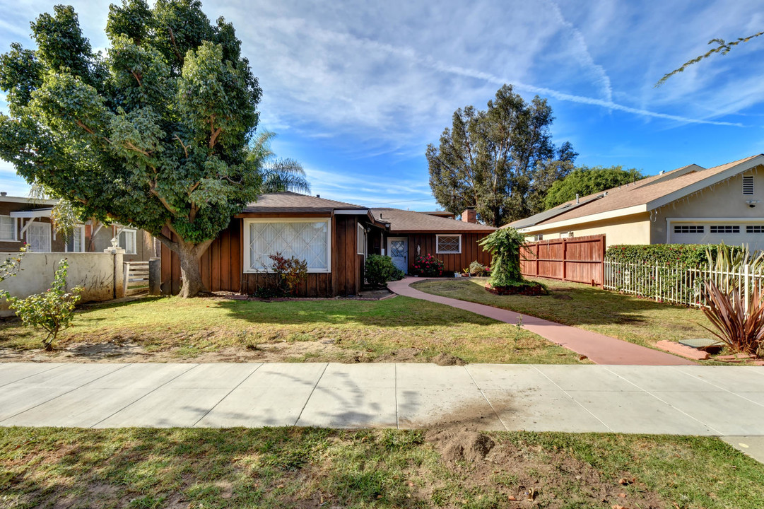 1941-1943 San Francisco Ave in Long Beach, CA - Building Photo