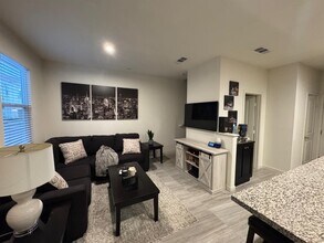 4137 Rio Azul Way in Oceanside, CA - Building Photo - Building Photo