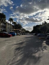 450 S Park Rd in Hollywood, FL - Building Photo - Building Photo