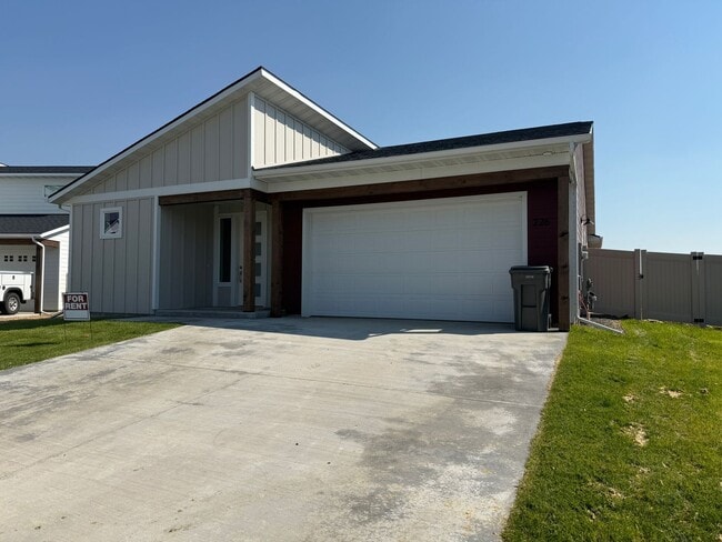 property at 226 Kinross Ct
