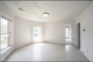4626 E Washington St in Indianapolis, IN - Building Photo - Building Photo