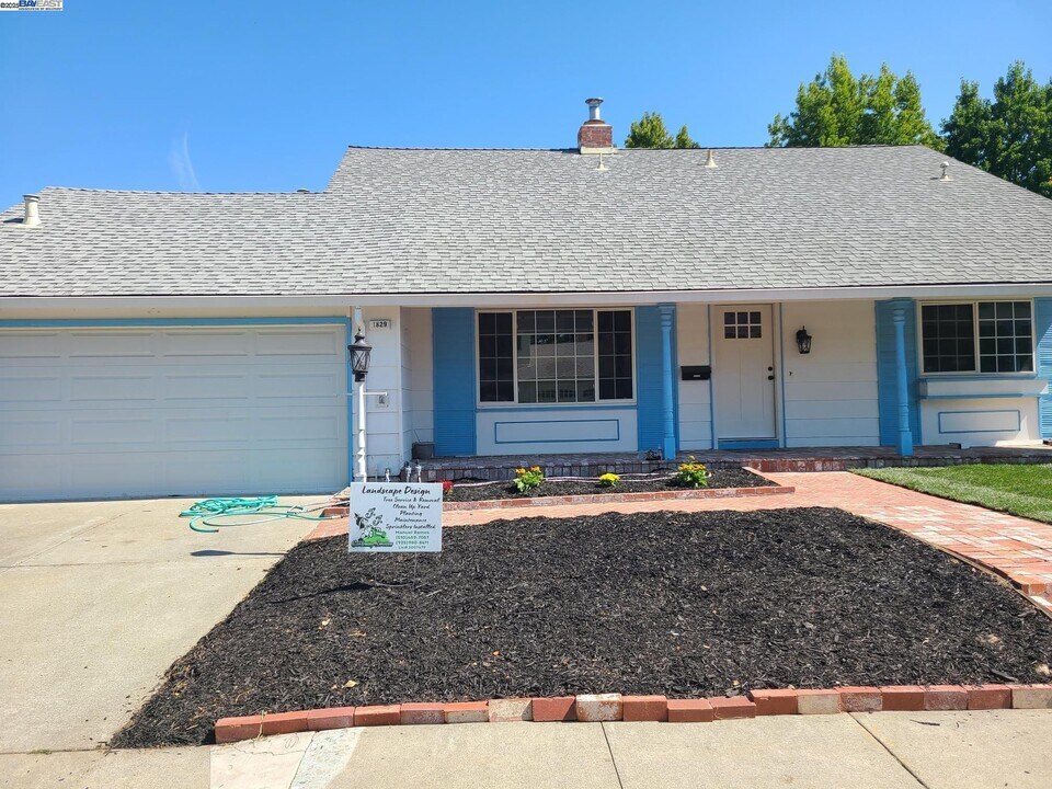 1829 Rosetree Ct in Pleasanton, CA - Foto de edificio