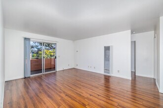 2422 E. 11th St. in Long Beach, CA - Building Photo - Interior Photo