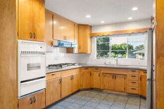 5651 N Bryn Mawr St in Ventura, CA - Building Photo - Building Photo