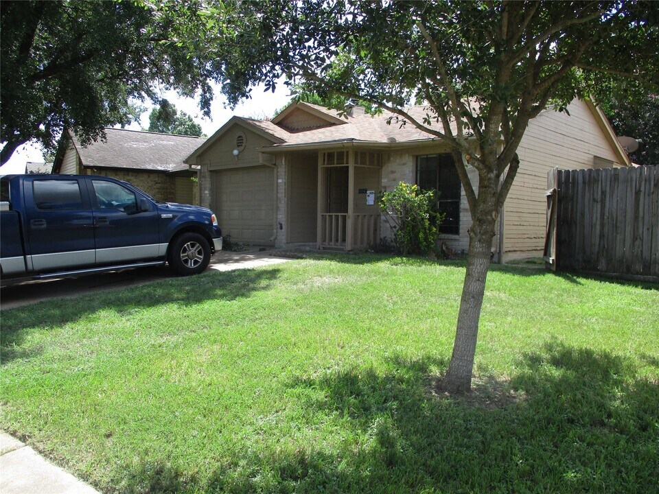 19947 Mountain Dale Dr in Cypress, TX - Foto de edificio