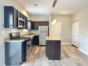 811 E Main St in East Dundee, IL - Building Photo - Building Photo