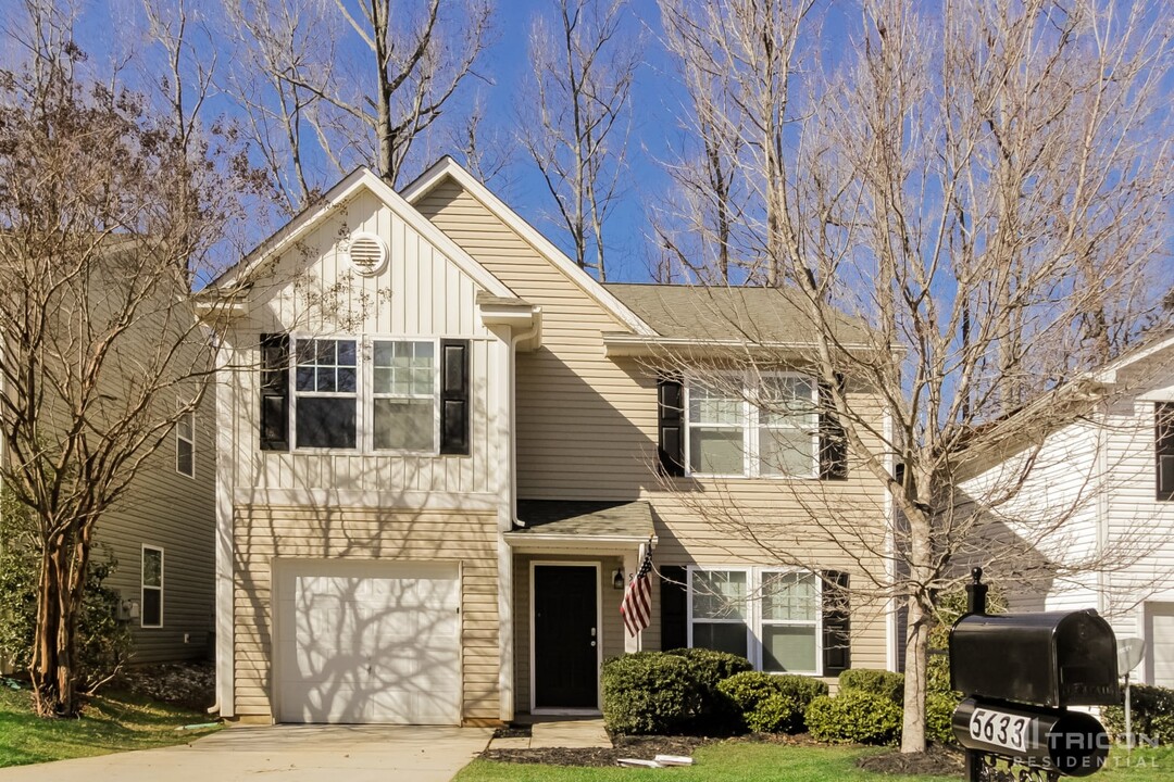 5633 Idlewild Rd N in Charlotte, NC - Building Photo
