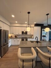 2001 Embassy Dr, Unit B10 in West Palm Beach, FL - Foto de edificio - Building Photo