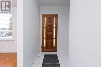 9 Redfern Ave in Toronto, ON - Building Photo - Building Photo