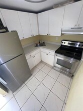 666 W 81st St, Unit 201 in Hialeah, FL - Building Photo - Building Photo