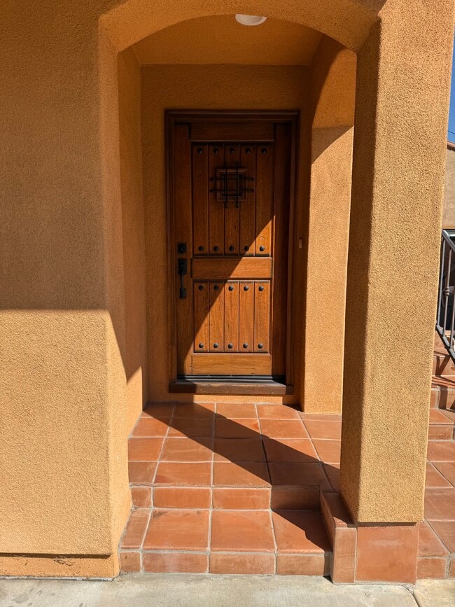 2003 S Curson Ave, Unit Mid City 2003 S Curson in Los Angeles, CA - Building Photo - Building Photo