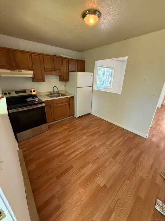 35 Woodward Ave in Waterbury, CT - Building Photo