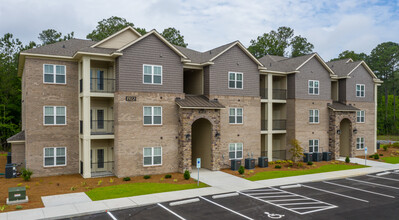 Stonehenge Place in Greenville, NC - Foto de edificio - Building Photo