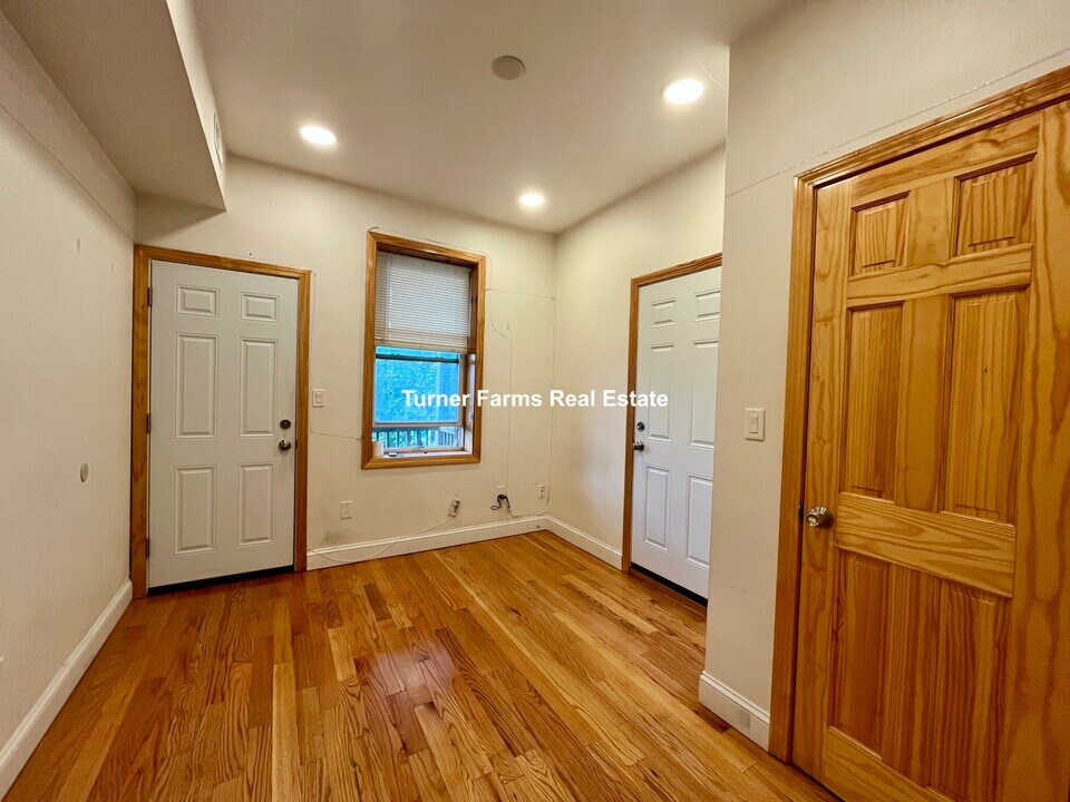 20 Winthrop St, Unit 3 in Boston, MA - Building Photo