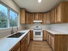 535 W 1st Ave in Chico, CA - Building Photo - Building Photo